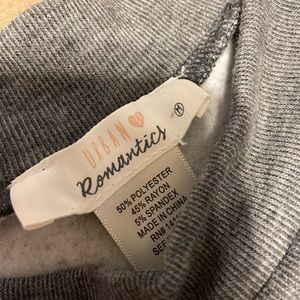 Cute grey sweatshirt